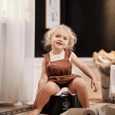 Potty Chair with back protection, Black-White, BabyBjorn