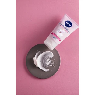 Nivea, gel-crème nettoyant visage, nettoyant en douceur, peaux sèches et sensibles, 150 ml