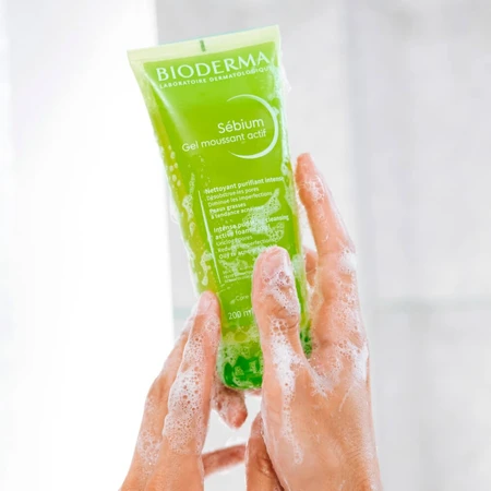 Bioderma Sebium Gel Moussant Actif, gel nettoyant actif pour peaux grasses et à tendance acnéique, 200 ml