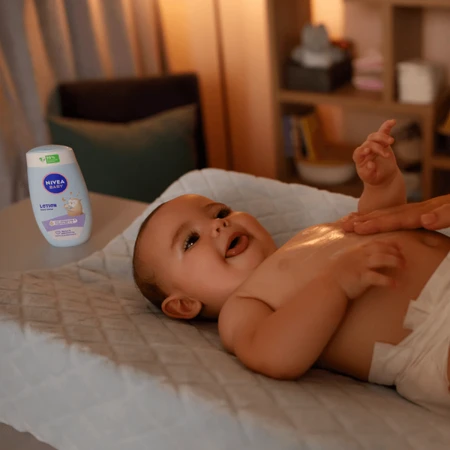 Nivea Baby, leche hidratante antes de dormir, a partir del 1 día de edad, 200 ml