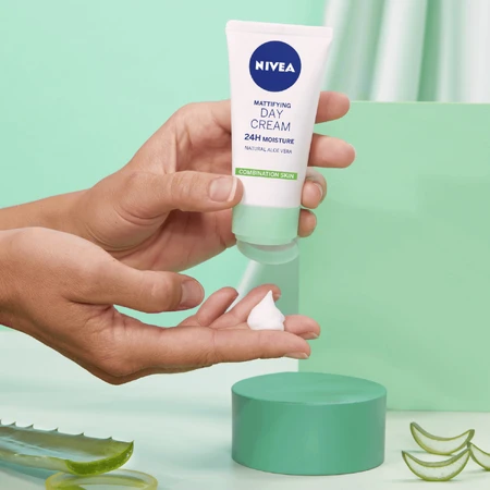 Nivea 24h Hydration, mattierende Tagescreme, fettige Haut und Mischhaut, 50 ml