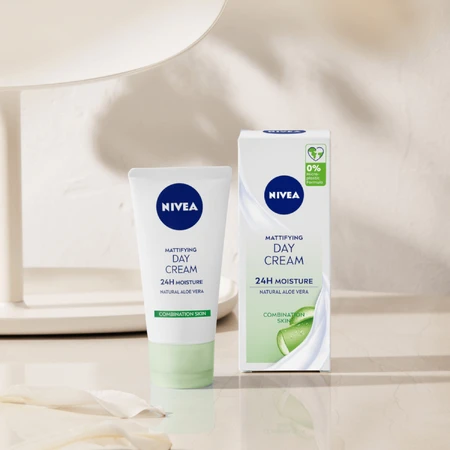 Nivea 24h Hydration, mattierende Tagescreme, fettige Haut und Mischhaut, 50 ml
