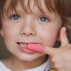 Iko Kids, vingertandenborstel in zakformaat, silicone, aardbei, vanaf 6 jaar, 1 stuk Iko Kids, vingertandenborstel in zakformaat, silicone, aardbei, vanaf 6 jaar, 1 stuk