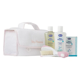 Chicco Baby Moments Rosa Waschlotion, 200ml + Körperlotion, 200ml + Eau de Parfum, 100ml + Bürste und Kamm + Kosmetiktasche