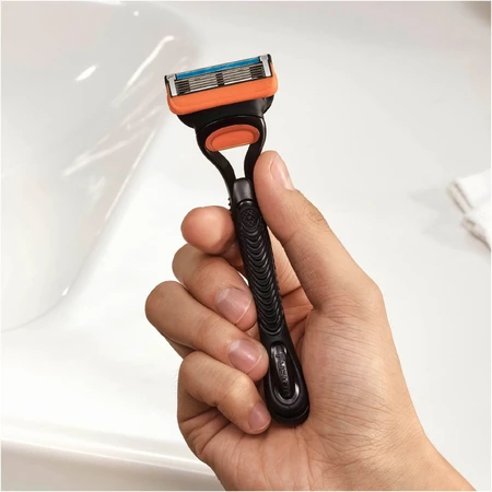 Gillette Fusion scheerapparaat + 11 vervangingsscheerhoofden Speciaal pakket