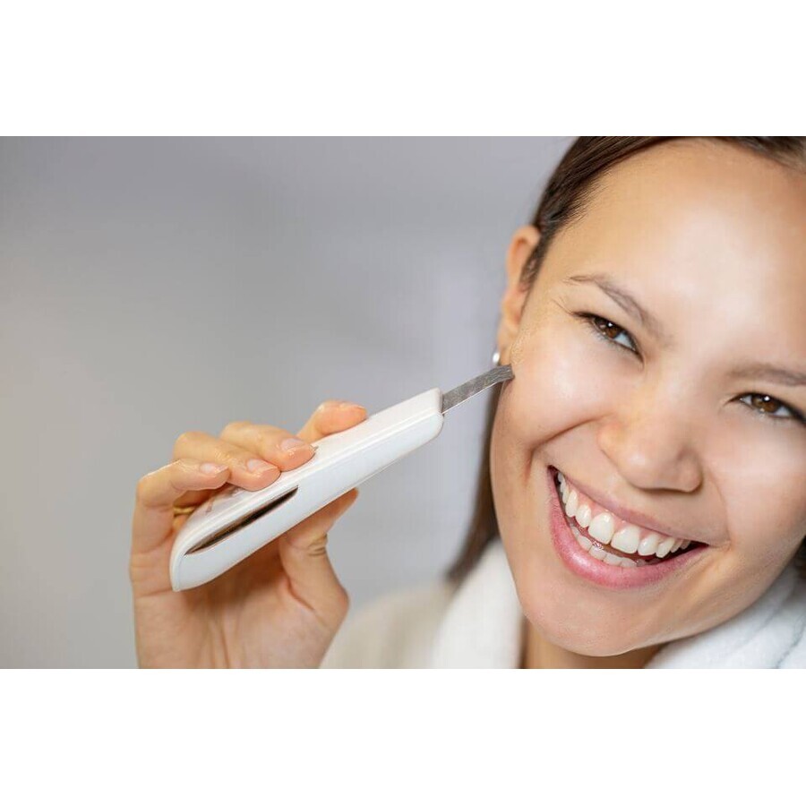 Ultrasonic skin cleansing spatula concept