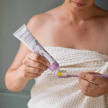 Omum Shine, natuurlijke tandpasta voor gevoelige tanden en tandvlees, fluoridevrij, voor zwangere vrouwen en vrouwen die borstvoeding geven, 75 ml