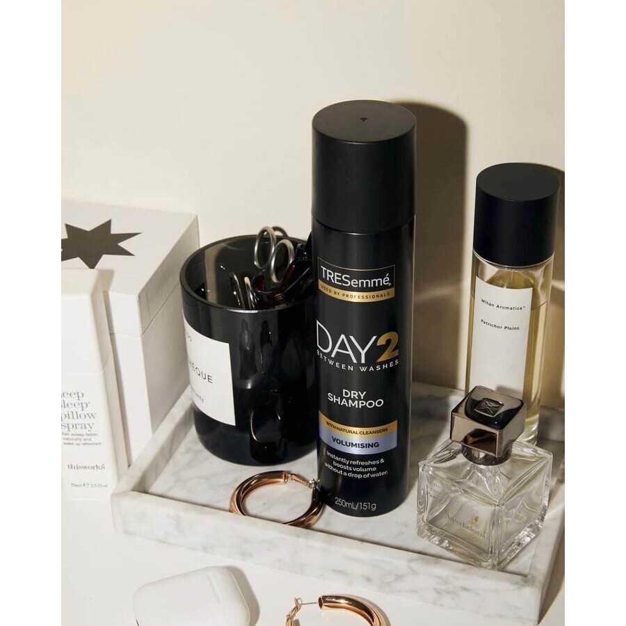 Shampoo for dry hair TreSemmé Day2 Volumizing Day2 250 ml