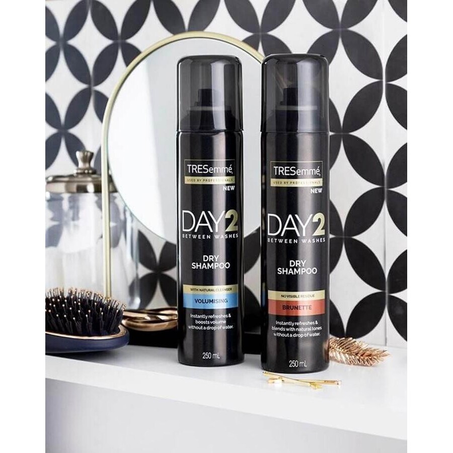 Shampoo for dry hair TreSemmé Day2 Volumizing Day2 250 ml