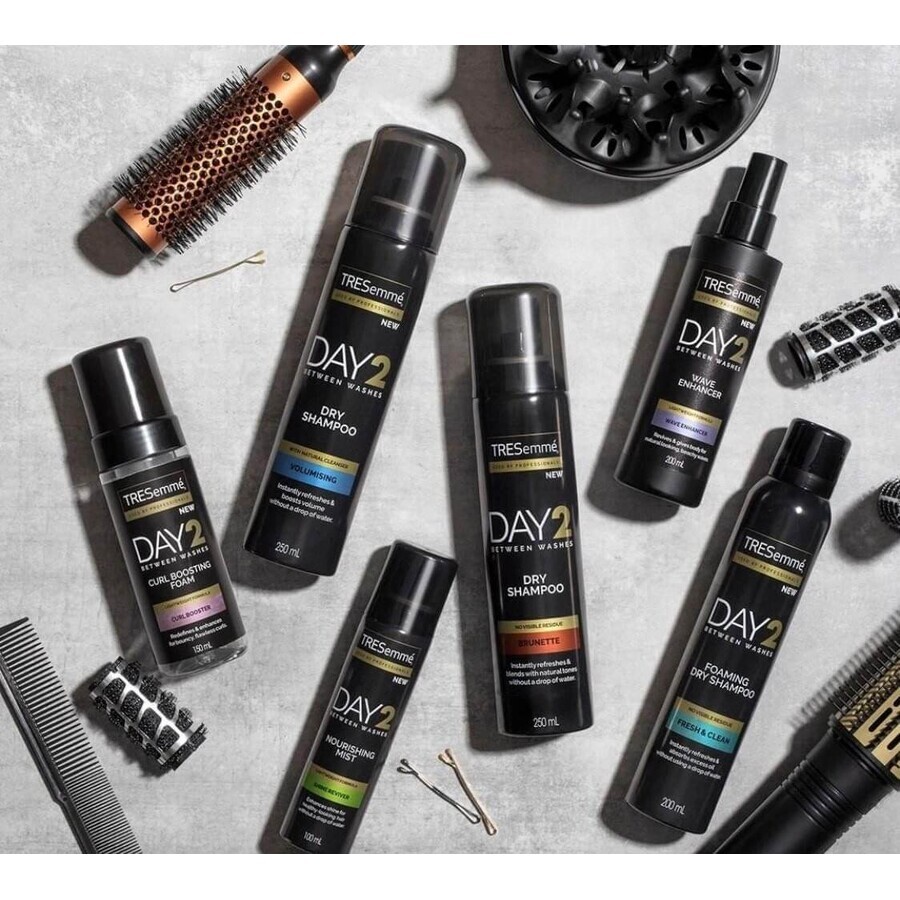 Shampoo for dry hair TreSemmé Day2 Volumizing Day2 250 ml