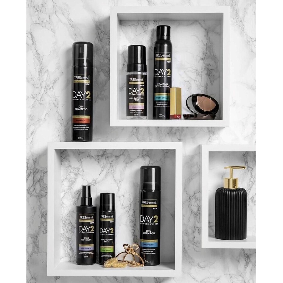 Shampoo for dry hair TreSemmé Day2 Volumizing Day2 250 ml