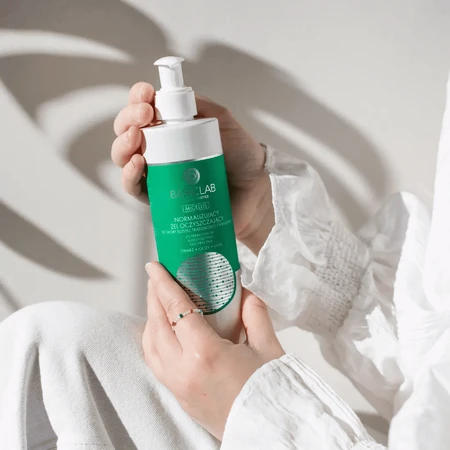BasicLab Micellis, normalisierendes Reinigungsgel für fettige, zu Akne neigende und empfindliche Haut, 300 ml
