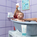 Naif Baby & Kids, champú y gel de lavado 2 en 1 para bebés y niños desde el primer día, 200 ml
