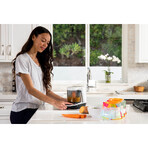 Baby Brezza Food Maker Deluxe, a food preparation device Baby Brezza Food Maker Deluxe, a food preparation device
