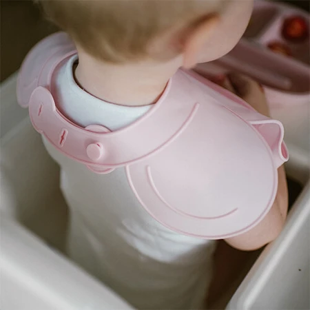 BabyOno, Silikonlätzchen mit verstellbarem Verschluss, rosa, ab 6 Monaten, 1 Stück