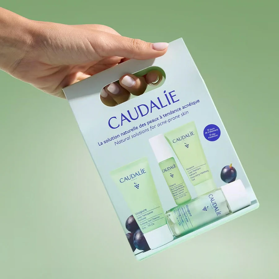 Kit de démarrage Caudalie Vinopure, gel nettoyant visage, 30 ml + tonique, 50 ml + sérum anti-imperfections, 10 ml + fluide matifiant et hydratant, 15 ml