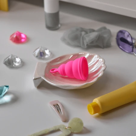 Intimina Lily Cup One, Menstruationstasse für Anfängerinnen, Universalgröße, 1 Stück