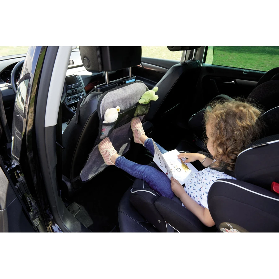 Vordersitzprotektor am Auto Tineo