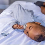 Sucettes à flux d'air apaisant 6-18 mois Earthsmart Vital Baby