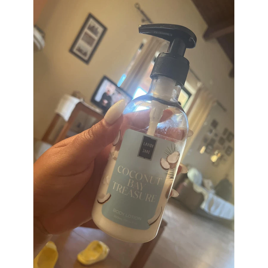 Lavish Care Coconut Bay Treasure Moisturizing Body Lotion with Coconut Coconut Fragrance for all skin types 300ml