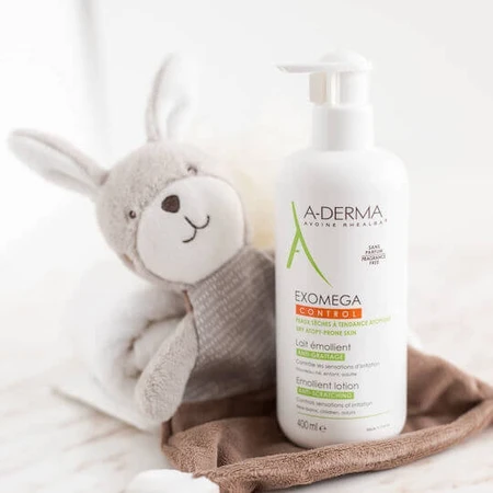 A-Derma Exomega Exomega Control Emollient Lotion Feuchtigkeitsspendende Regenerierende Pflegespülung für atopische Haut 400ml