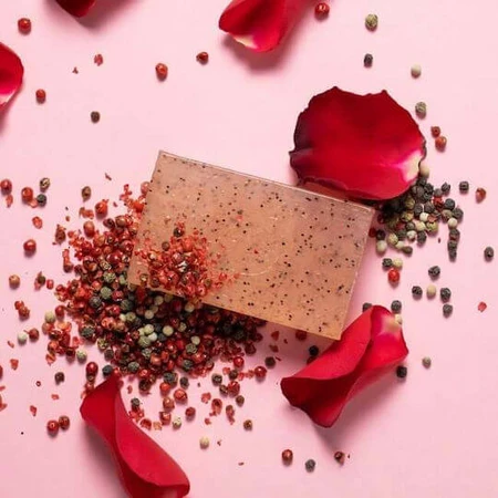 Apivita Savon naturel à la rose et au poivre noir 125 Gr