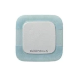 Biatain zilver release polyurethaan foam verband met siliconen kleefrand 7,5x7,5 cm 5 stuks