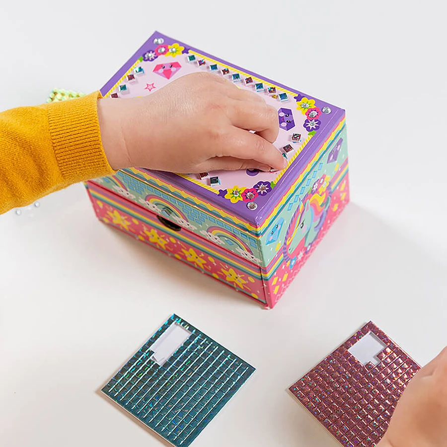 Set de bricolaje creativo Decora tu propio joyero con unicornios