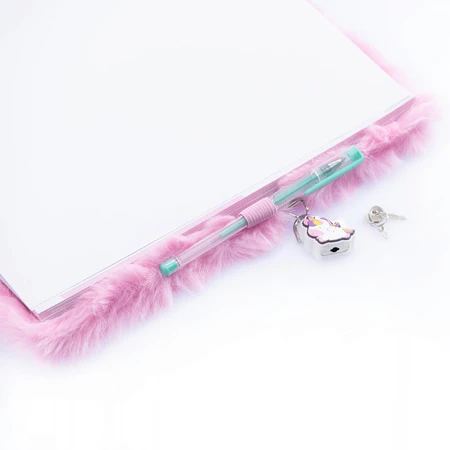 Girabrilla - Unicorn Magic reuzenagenda met pluizige omslag en afneembaar etui