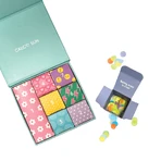 Set cadou bratara si charmuri - Calendar pentru sarbatorit evenimente - Cool To Be Kind
