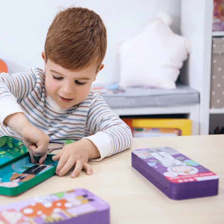 Magnetic puzzle in metal box, matching and association game - Space Adventurers