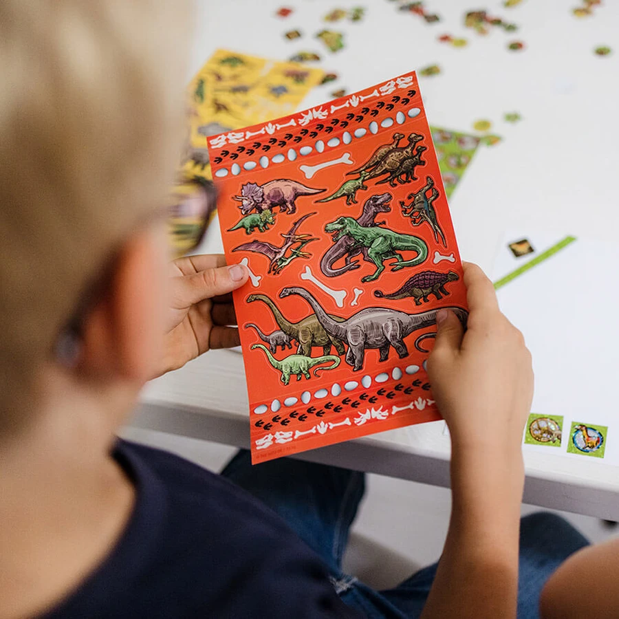 Súper set de pegatinas de dinosaurios