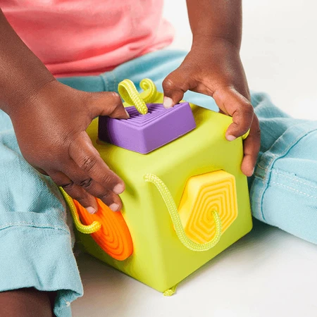 OombeeCube - Educatieve zintuiglijke kubus met siliconen vormen