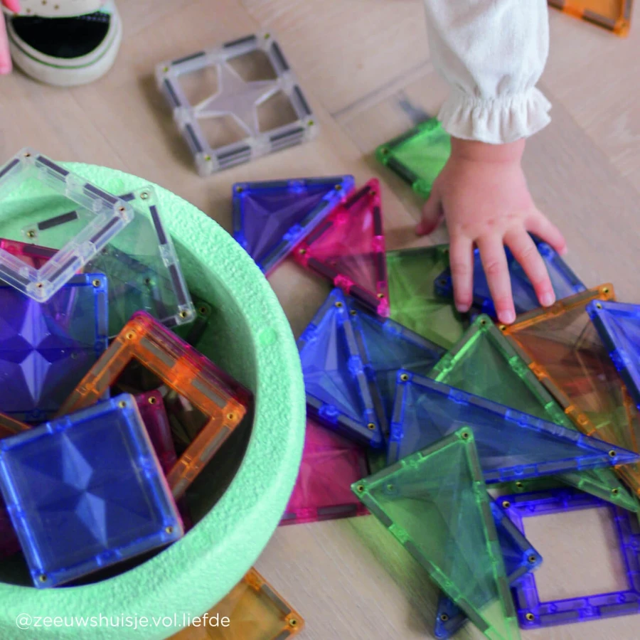 Jocuri magnetice de construit Pastel 45 piese, Cleverclixx