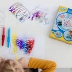 Creative drawing set with sandpaper and spray crayons