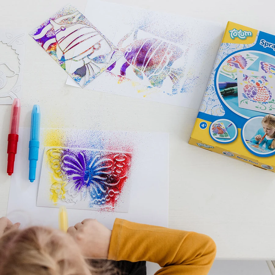 Creative drawing set with sandpaper and spray crayons