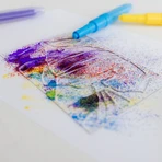 Creative drawing set with sandpaper and spray crayons