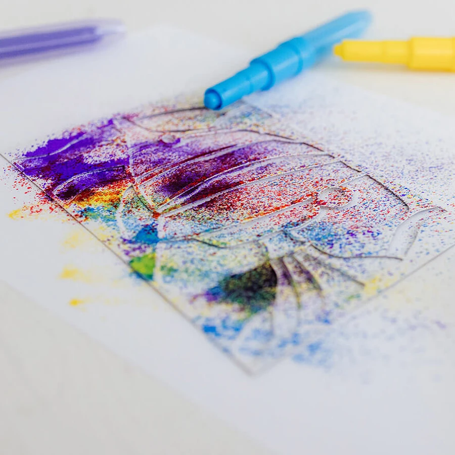 Creative drawing set with sandpaper and spray crayons