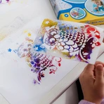 Creative drawing set with sandpaper and spray crayons
