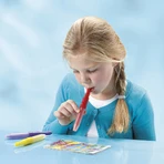 Creative drawing set with sandpaper and spray crayons