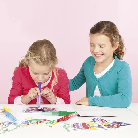Creative drawing set with sandpaper and spray crayons