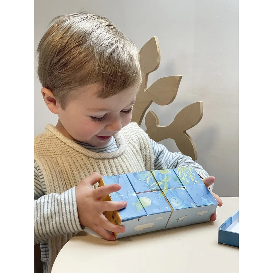 Interactive cube with marine motifs, Egmont Toys