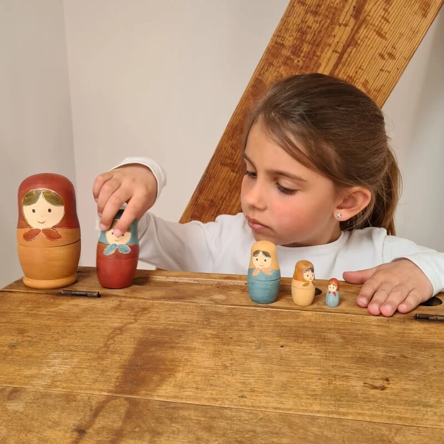 Juego de pintar muñecas matrioskas, juguetes Egmont