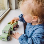 Holztransporter für den Transport von Nutztieren, Orange Tree Toys