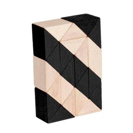 Juego de lógica, serpiente negra natural