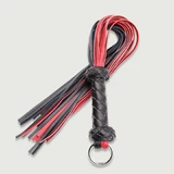 Lederflogger mit roten und schwarzen Streifen und Metallring - rot/schwarz
