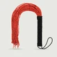 Flogger met gevlochten staarten & zwart stoffen handvat - Rood