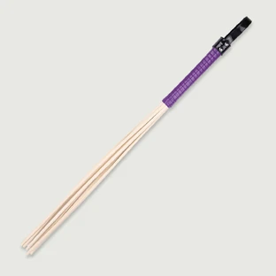 Bamboo Flogger mit lila Griff & mehrere Stäbe - lila