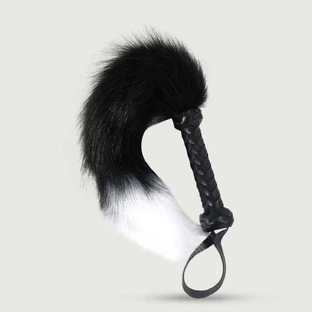 Fox Tail Peitsche mit geflochtenem Griff - Schwarz