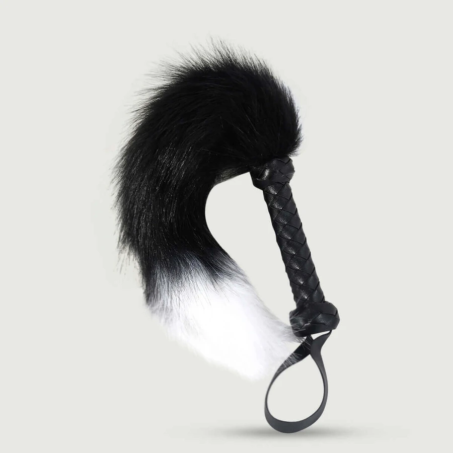 Fox Tail Peitsche mit geflochtenem Griff - Schwarz